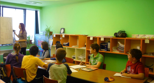 Curs de limba engleza pentru copii Copii invatand limba engleza in cadrul centrului Smart Language School din Timisoara